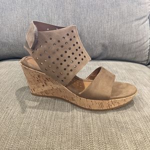Euro Soft by Sofft Brown/Tan Punctured Cork looking Wedge Sandals Size 8M